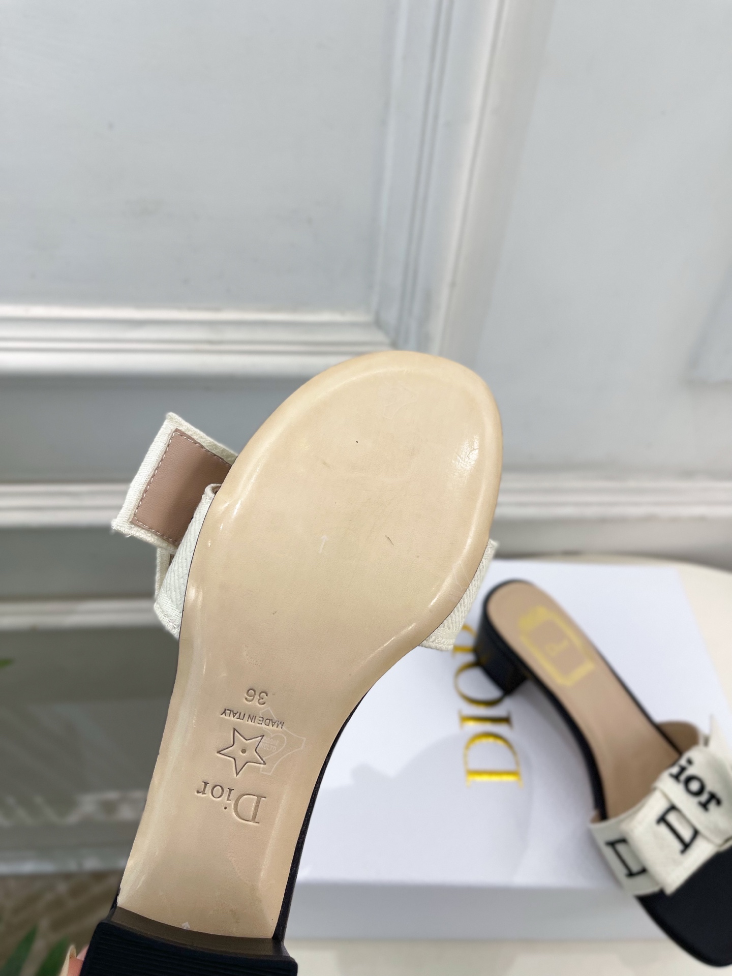 Dior |  迪奥  26𝐬𝐬 🧡💚2026春夏新品 顶级版本⚠️专柜主打新款  J'Adior刺绣饰