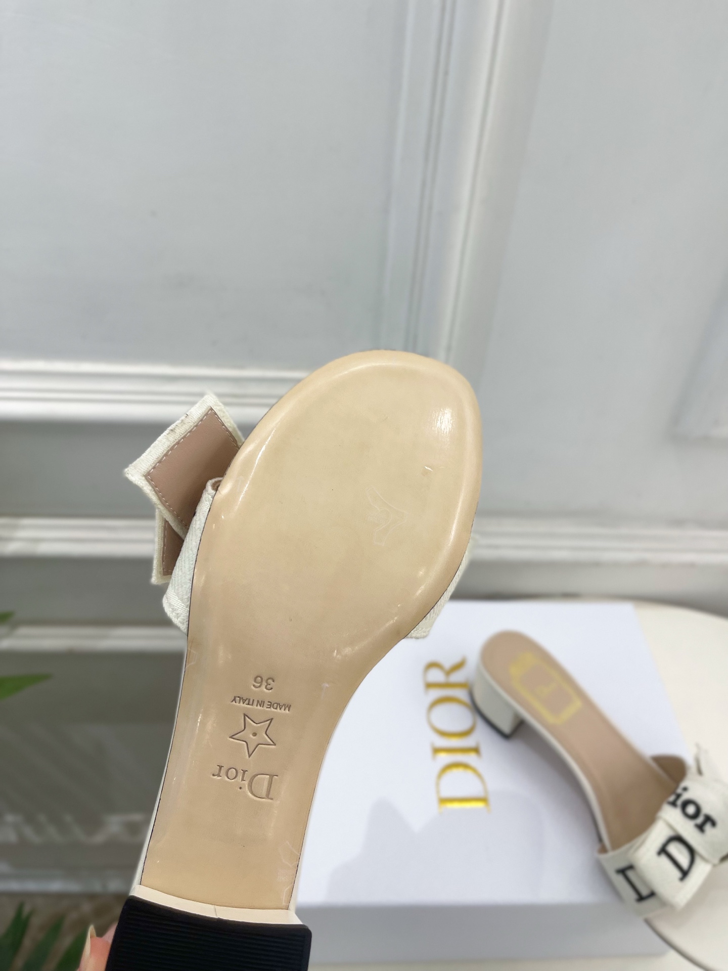 Dior |  迪奥  26𝐬𝐬 🧡💚2026春夏新品 顶级版本⚠️专柜主打新款  J'Adior刺绣饰