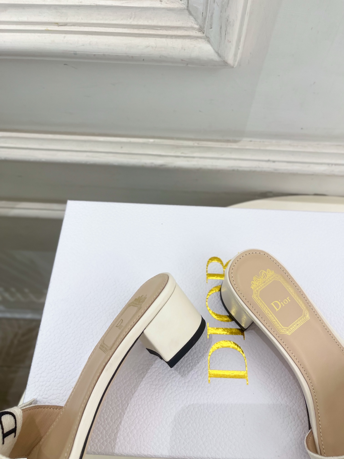 Dior |  迪奥  26𝐬𝐬 🧡💚2026春夏新品 顶级版本⚠️专柜主打新款  J'Adior刺绣饰