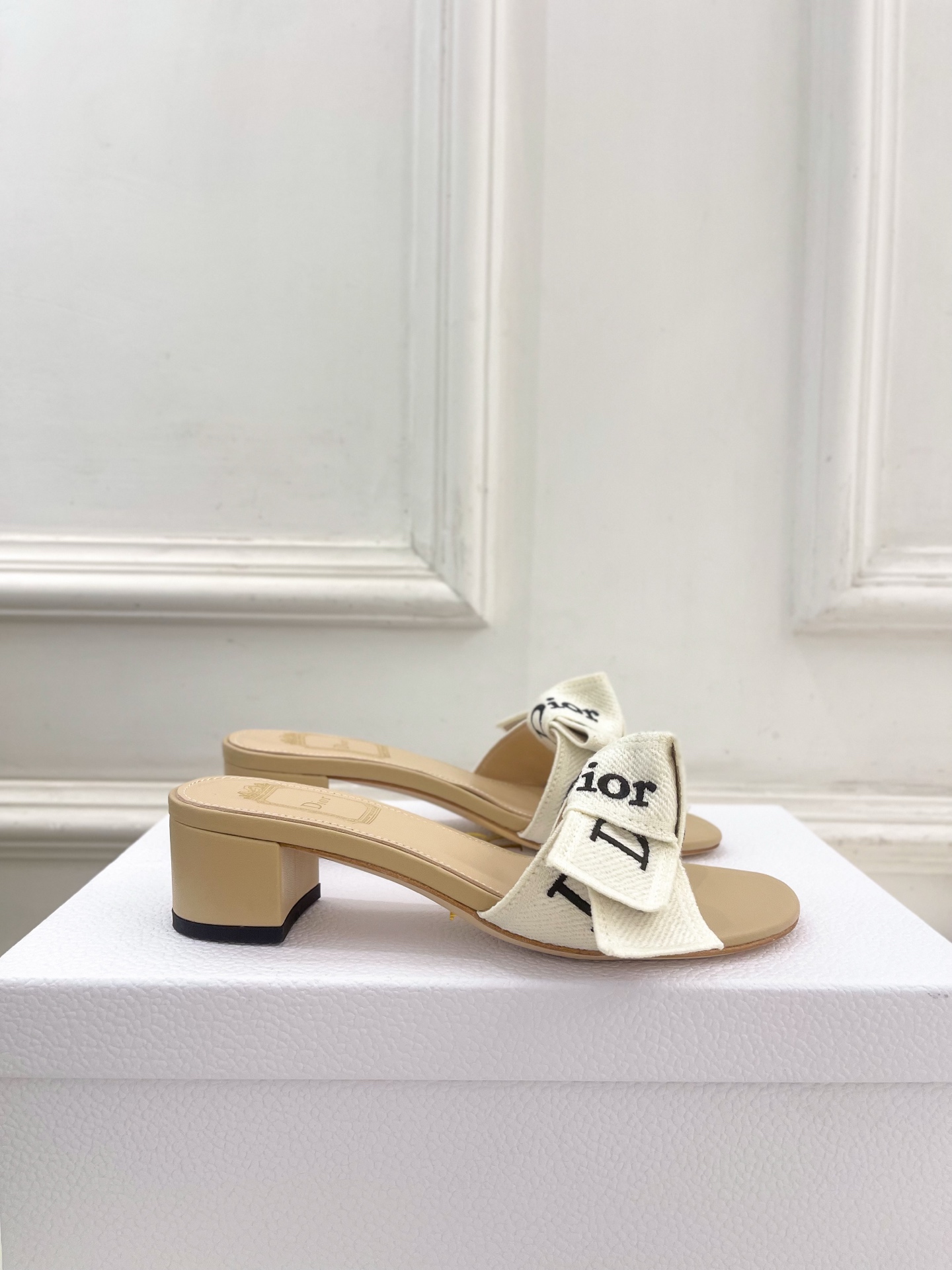 Dior |  迪奥  26𝐬𝐬 🧡💚2026春夏新品 顶级版本⚠️专柜主打新款  J'Adior刺绣饰