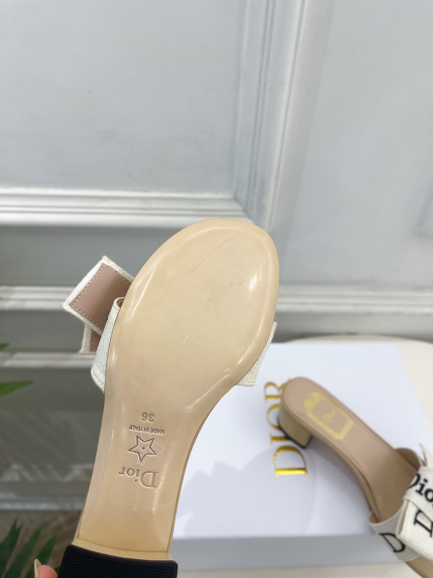 Dior |  迪奥  26𝐬𝐬 🧡💚2026春夏新品 顶级版本⚠️专柜主打新款  J'Adior刺绣饰