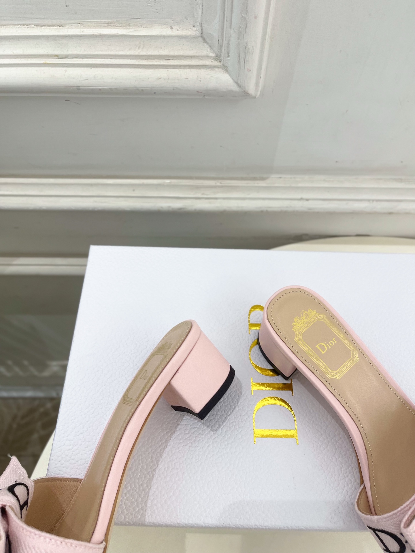 Dior |  迪奥  26𝐬𝐬 🧡💚2026春夏新品 顶级版本⚠️专柜主打新款  J'Adior刺绣饰