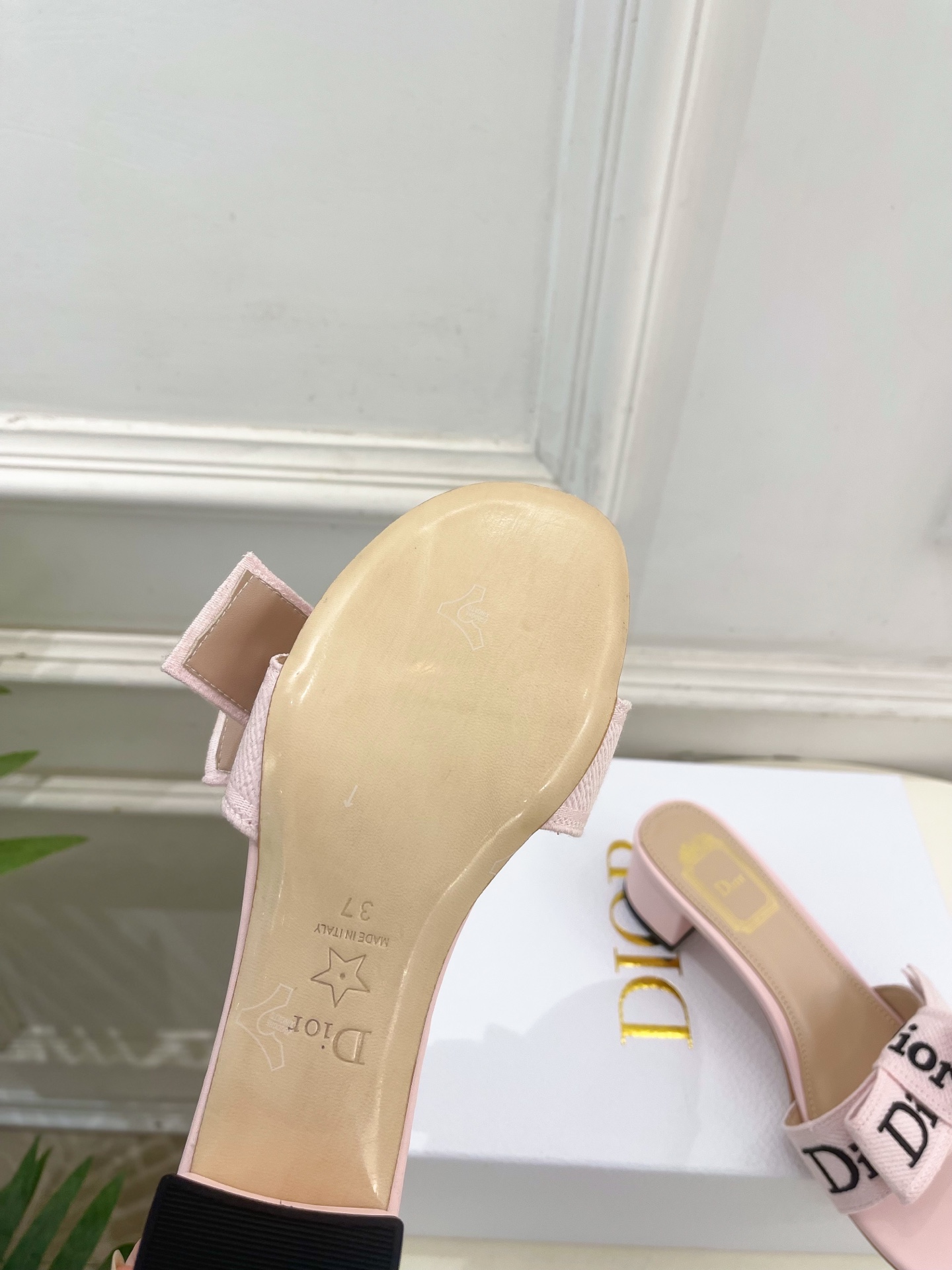Dior |  迪奥  26𝐬𝐬 🧡💚2026春夏新品 顶级版本⚠️专柜主打新款  J'Adior刺绣饰