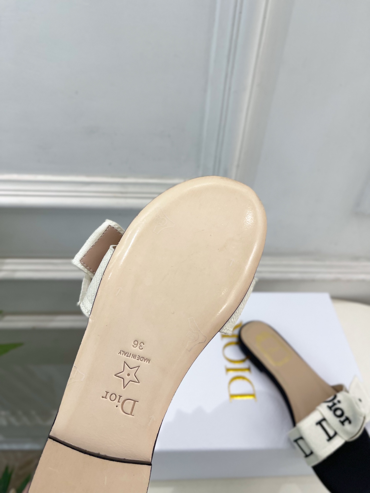 Dior |  迪奥  26𝐬𝐬 🧡💚2026春夏新品 顶级版本⚠️专柜主打新款  J'Adior刺绣饰