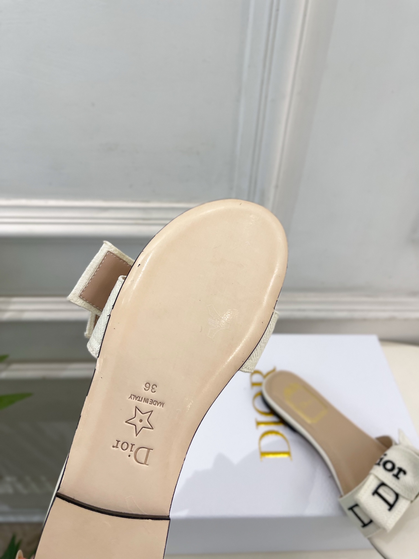 Dior |  迪奥  26𝐬𝐬 🧡💚2026春夏新品 顶级版本⚠️专柜主打新款  J'Adior刺绣饰