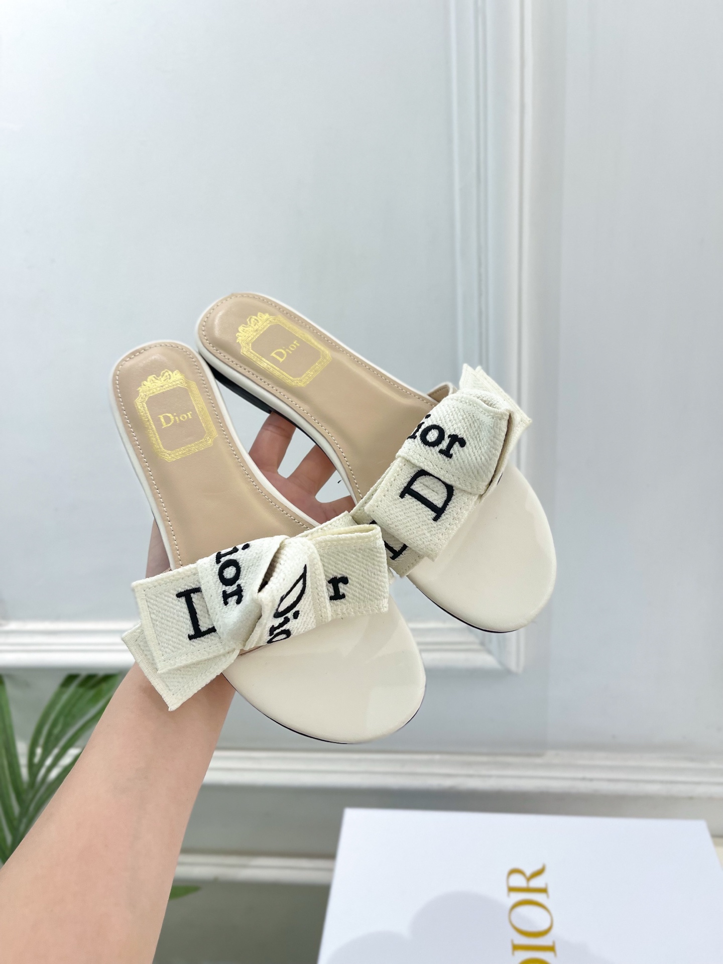 Dior |  迪奥  26𝐬𝐬 🧡💚2026春夏新品 顶级版本⚠️专柜主打新款  J'Adior刺绣饰