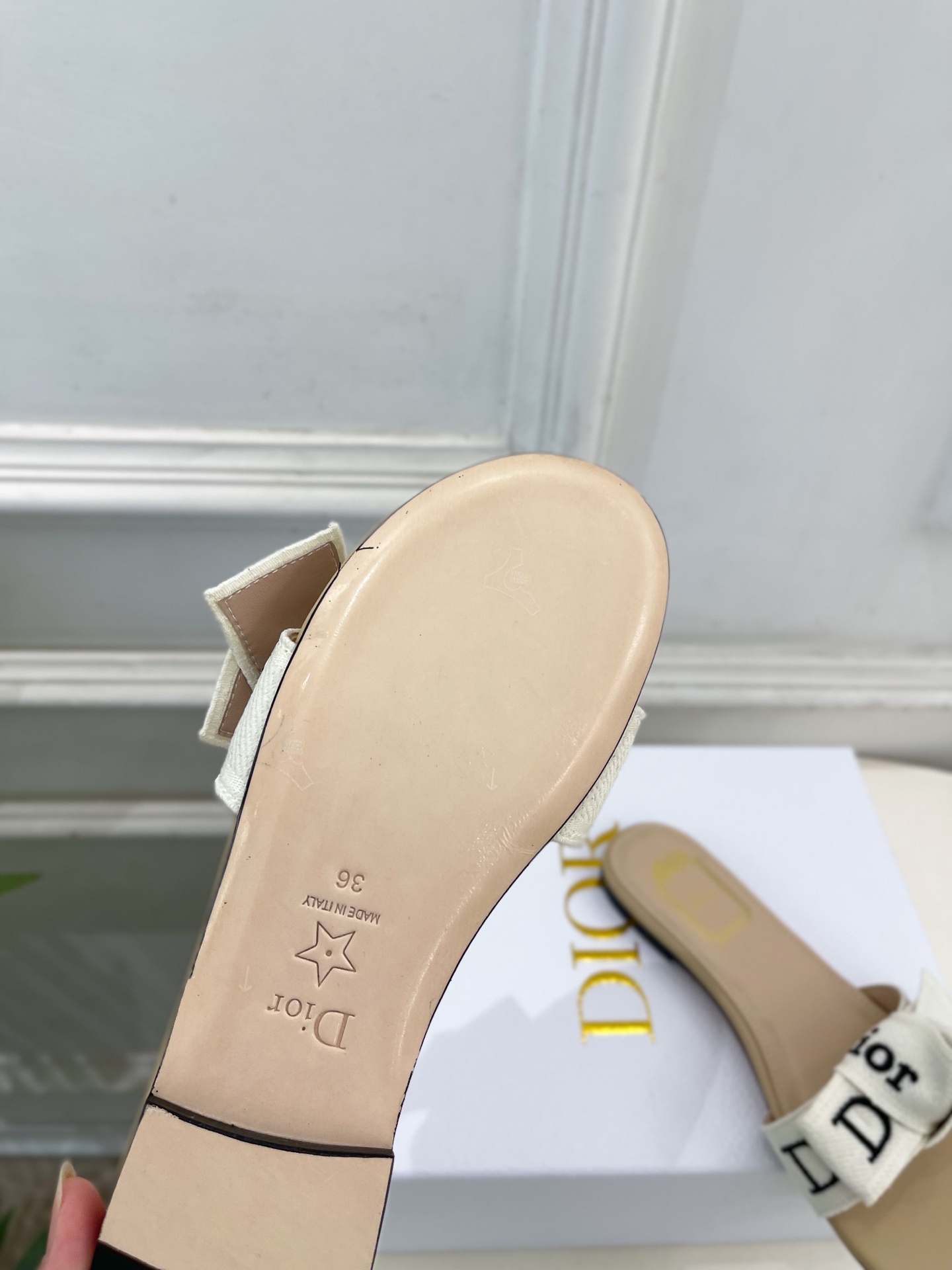 Dior |  迪奥  26𝐬𝐬 🧡💚2026春夏新品 顶级版本⚠️专柜主打新款  J'Adior刺绣饰