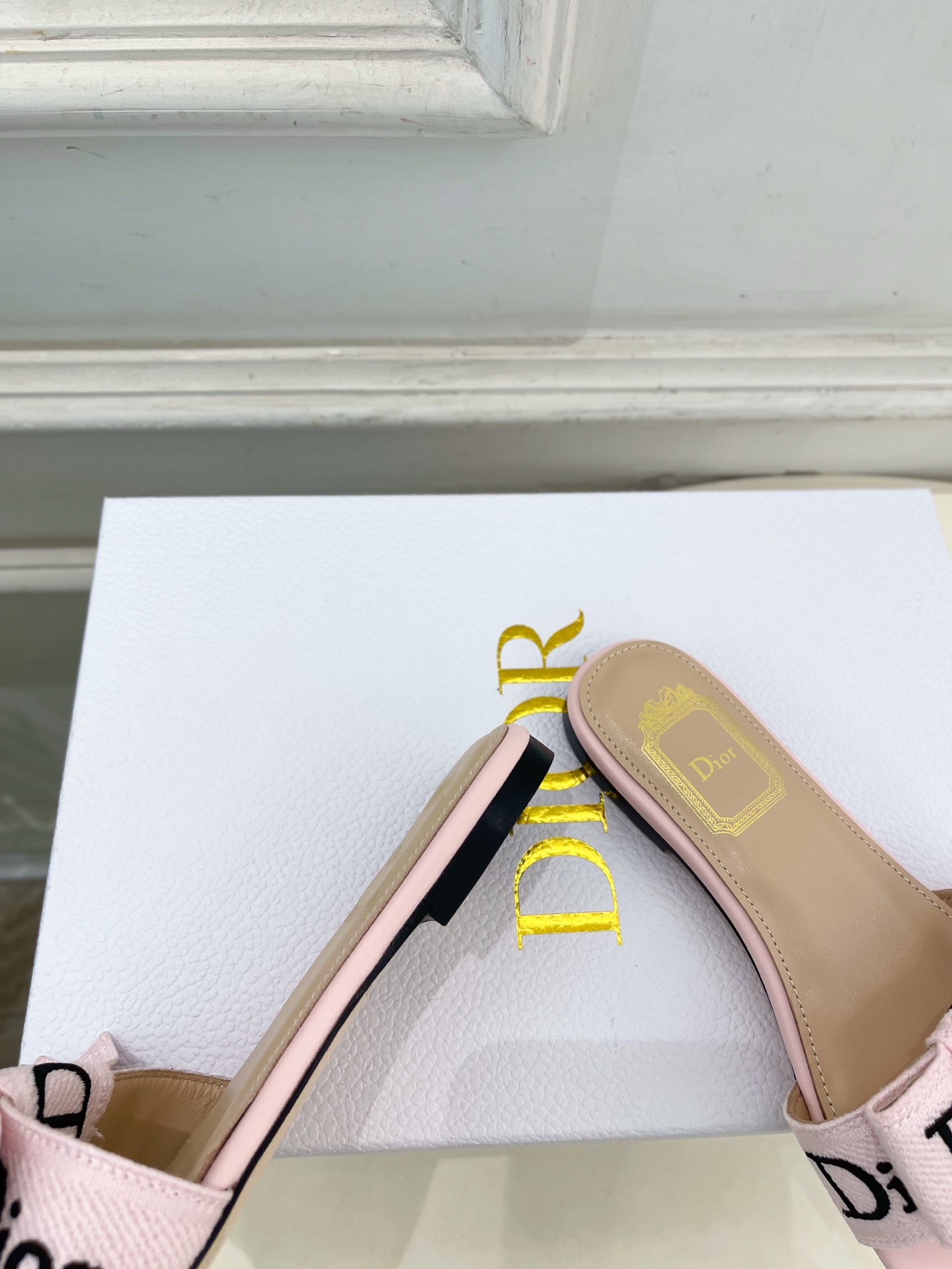 Dior |  迪奥  26𝐬𝐬 🧡💚2026春夏新品 顶级版本⚠️专柜主打新款  J'Adior刺绣饰