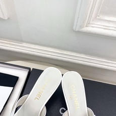 𝐂𝐇𝐀𝐍𝐄𝐋 | 小香 26𝐬𝐬 🦋2026 春夏新品 专柜经典走秀款 小香双C山茶花方头夹脚高跟 𝐂𝐇𝐀𝐍𝐄𝐋 | 小香 26𝐬𝐬 🦋2026 春夏新品 专柜经典走秀款 小香双C山茶花方头夹脚高跟