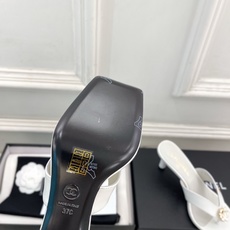 𝐂𝐇𝐀𝐍𝐄𝐋 | 小香 26𝐬𝐬 🦋2026 春夏新品 专柜经典走秀款 小香双C山茶花方头夹脚高跟 𝐂𝐇𝐀𝐍𝐄𝐋 | 小香 26𝐬𝐬 🦋2026 春夏新品 专柜经典走秀款 小香双C山茶花方头夹脚高跟