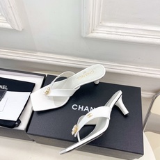 𝐂𝐇𝐀𝐍𝐄𝐋 | 小香 26𝐬𝐬 🦋2026 春夏新品 专柜经典走秀款 小香双C山茶花方头夹脚高跟 𝐂𝐇𝐀𝐍𝐄𝐋 | 小香 26𝐬𝐬 🦋2026 春夏新品 专柜经典走秀款 小香双C山茶花方头夹脚高跟