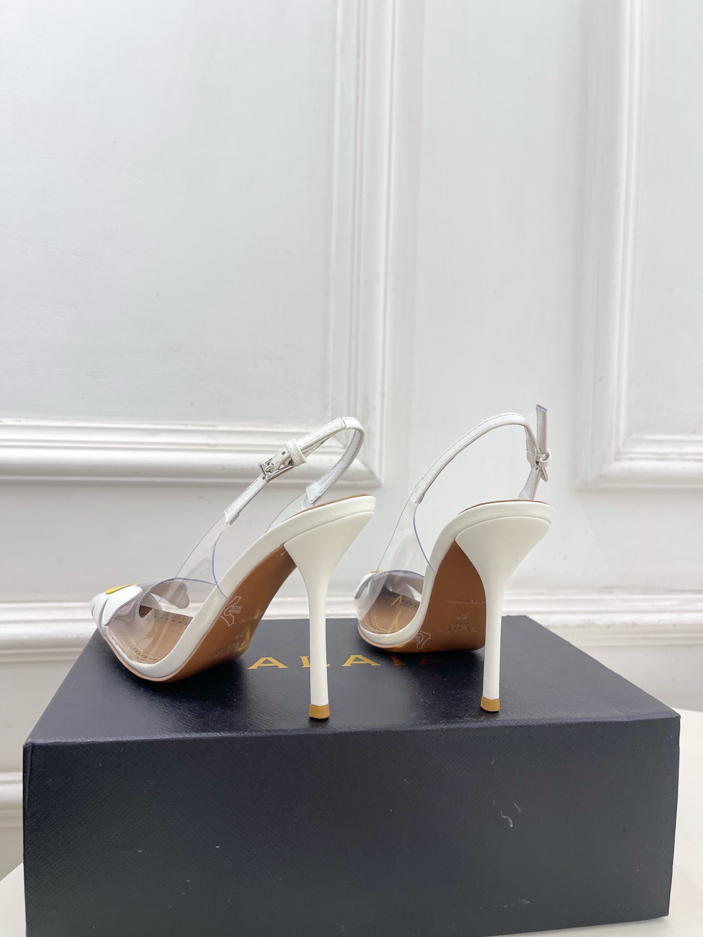 ALAÏA 阿莱亚26𝐬𝐬  2026春夏新品 秀场同款 BLOOM胶片花朵高跟露跟鞋—————————