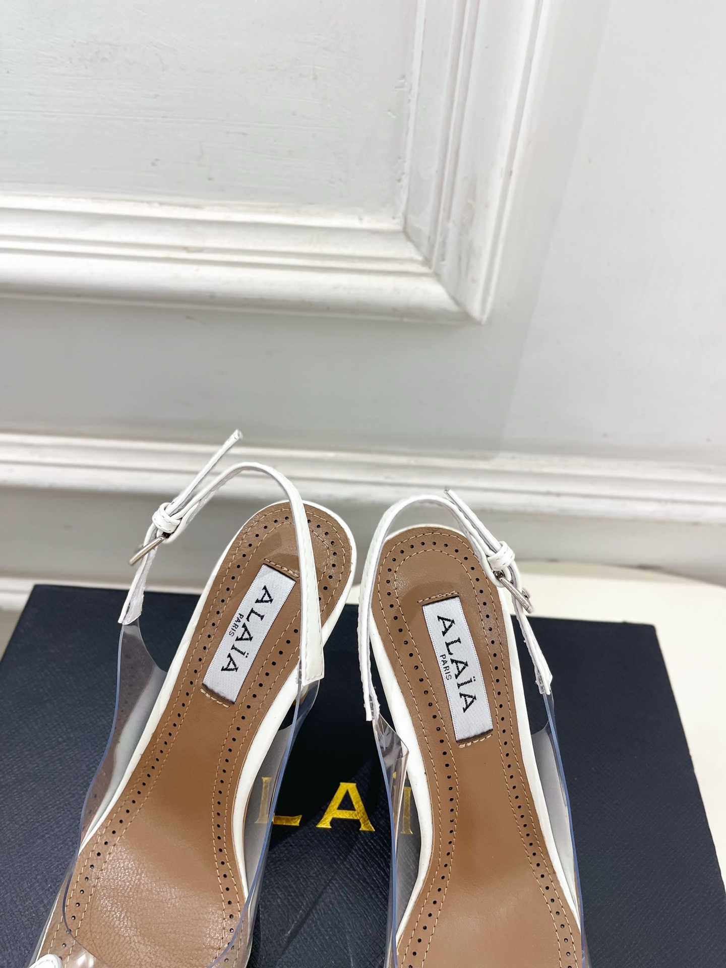ALAÏA 阿莱亚26𝐬𝐬  2026春夏新品 秀场同款 BLOOM胶片花朵高跟露跟鞋—————————