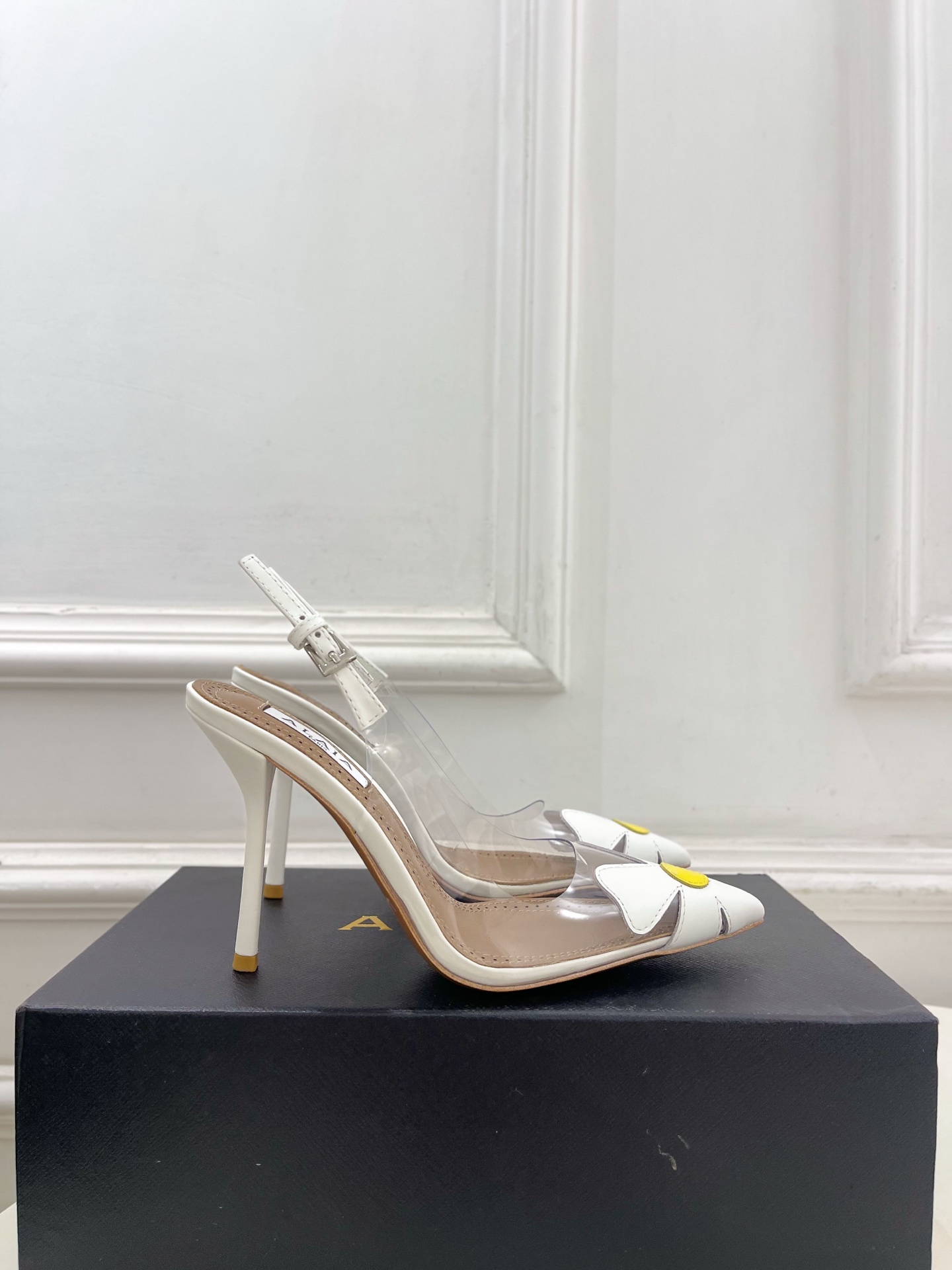 ALAÏA 阿莱亚26𝐬𝐬  2026春夏新品 秀场同款 BLOOM胶片花朵高跟露跟鞋—————————