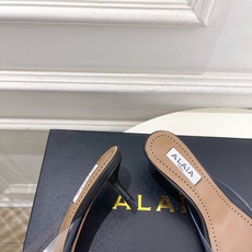ALAÏA 阿莱亚26𝐬𝐬 2026春夏新品 秀场同款 BLOOM尖头胶片花朵猫跟穆勒鞋——————— ALAÏA 阿莱亚26𝐬𝐬 2026春夏新品 秀场同款 BLOOM尖头胶片花朵猫跟穆勒鞋———————