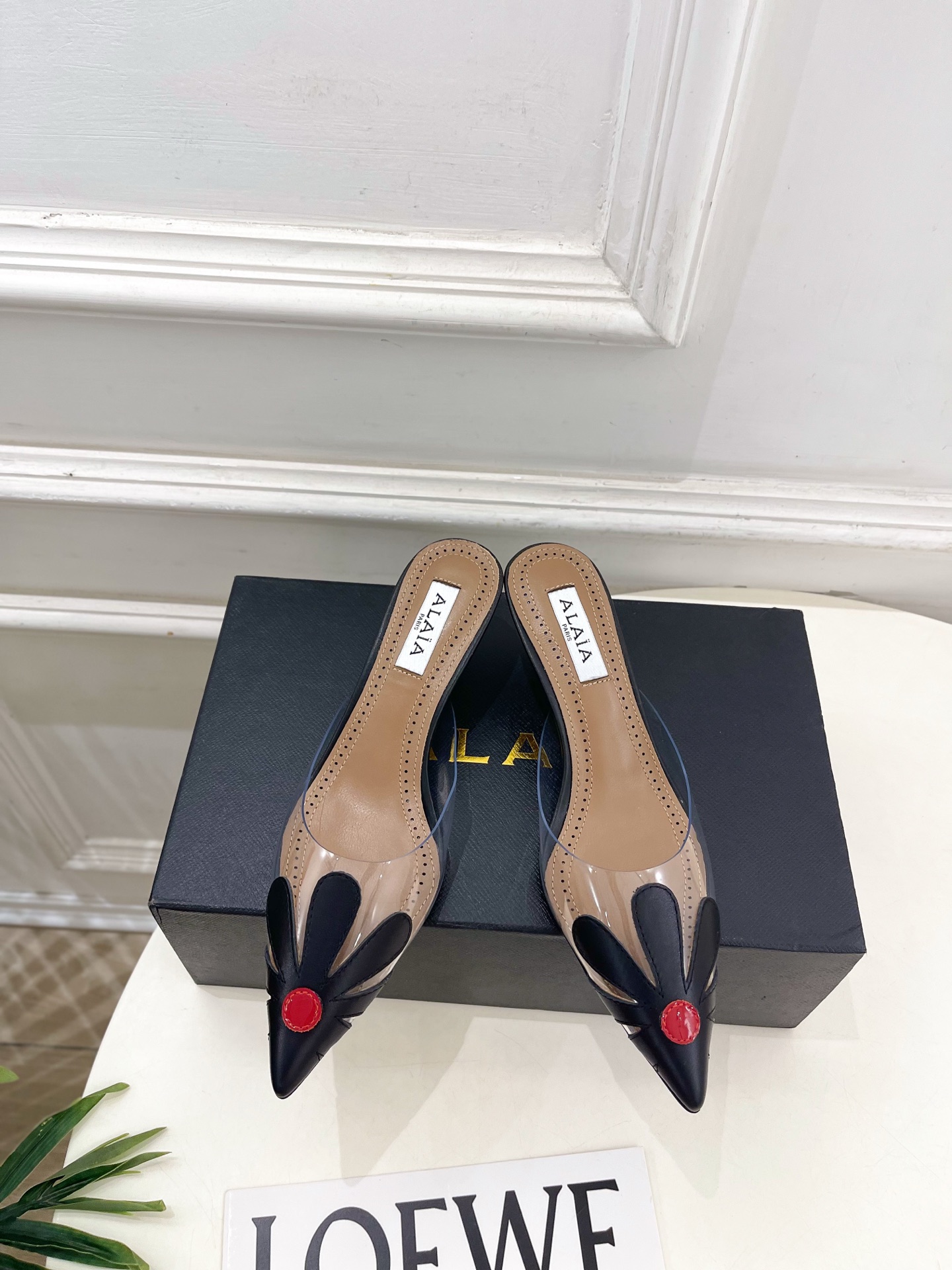 ALAÏA 阿莱亚26𝐬𝐬  2026春夏新品 秀场同款 BLOOM尖头胶片花朵猫跟穆勒鞋———————