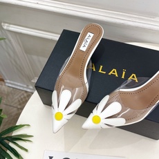 ALAÏA 阿莱亚26𝐬𝐬 2026春夏新品 秀场同款 BLOOM尖头胶片花朵猫跟穆勒鞋——————— ALAÏA 阿莱亚26𝐬𝐬 2026春夏新品 秀场同款 BLOOM尖头胶片花朵猫跟穆勒鞋———————