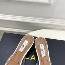 ALAÏA 阿莱亚26𝐬𝐬 2026春夏新品 秀场同款 BLOOM尖头胶片花朵猫跟穆勒鞋——————— ALAÏA 阿莱亚26𝐬𝐬 2026春夏新品 秀场同款 BLOOM尖头胶片花朵猫跟穆勒鞋———————