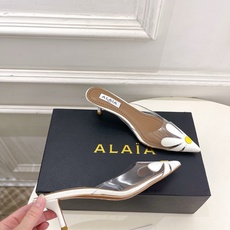 ALAÏA 阿莱亚26𝐬𝐬 2026春夏新品 秀场同款 BLOOM尖头胶片花朵猫跟穆勒鞋——————— ALAÏA 阿莱亚26𝐬𝐬 2026春夏新品 秀场同款 BLOOM尖头胶片花朵猫跟穆勒鞋———————