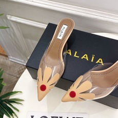 ALAÏA 阿莱亚26𝐬𝐬 2026春夏新品 秀场同款 BLOOM尖头胶片花朵猫跟穆勒鞋——————— ALAÏA 阿莱亚26𝐬𝐬 2026春夏新品 秀场同款 BLOOM尖头胶片花朵猫跟穆勒鞋———————