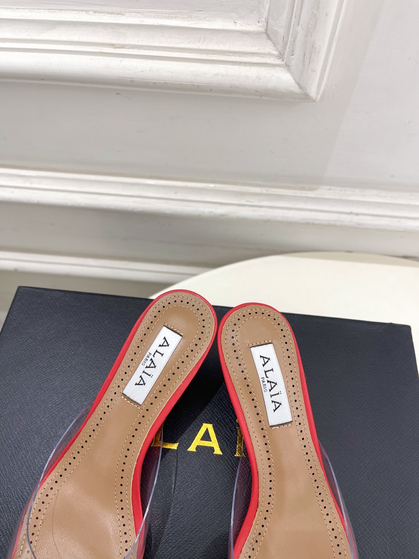 ALAÏA 阿莱亚26𝐬𝐬  2026春夏新品 秀场同款 BLOOM尖头胶片花朵猫跟穆勒鞋———————