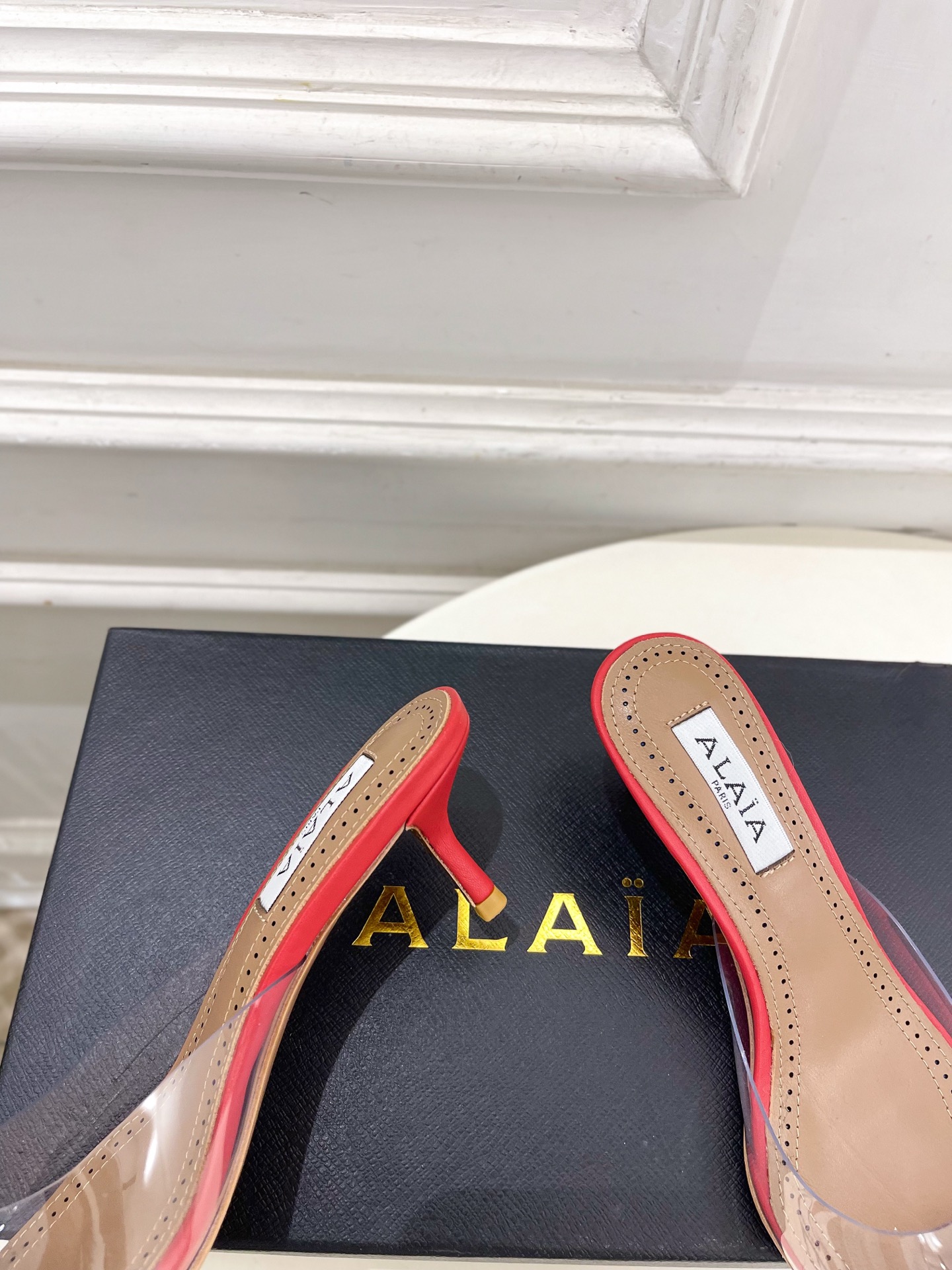 ALAÏA 阿莱亚26𝐬𝐬  2026春夏新品 秀场同款 BLOOM尖头胶片花朵猫跟穆勒鞋———————