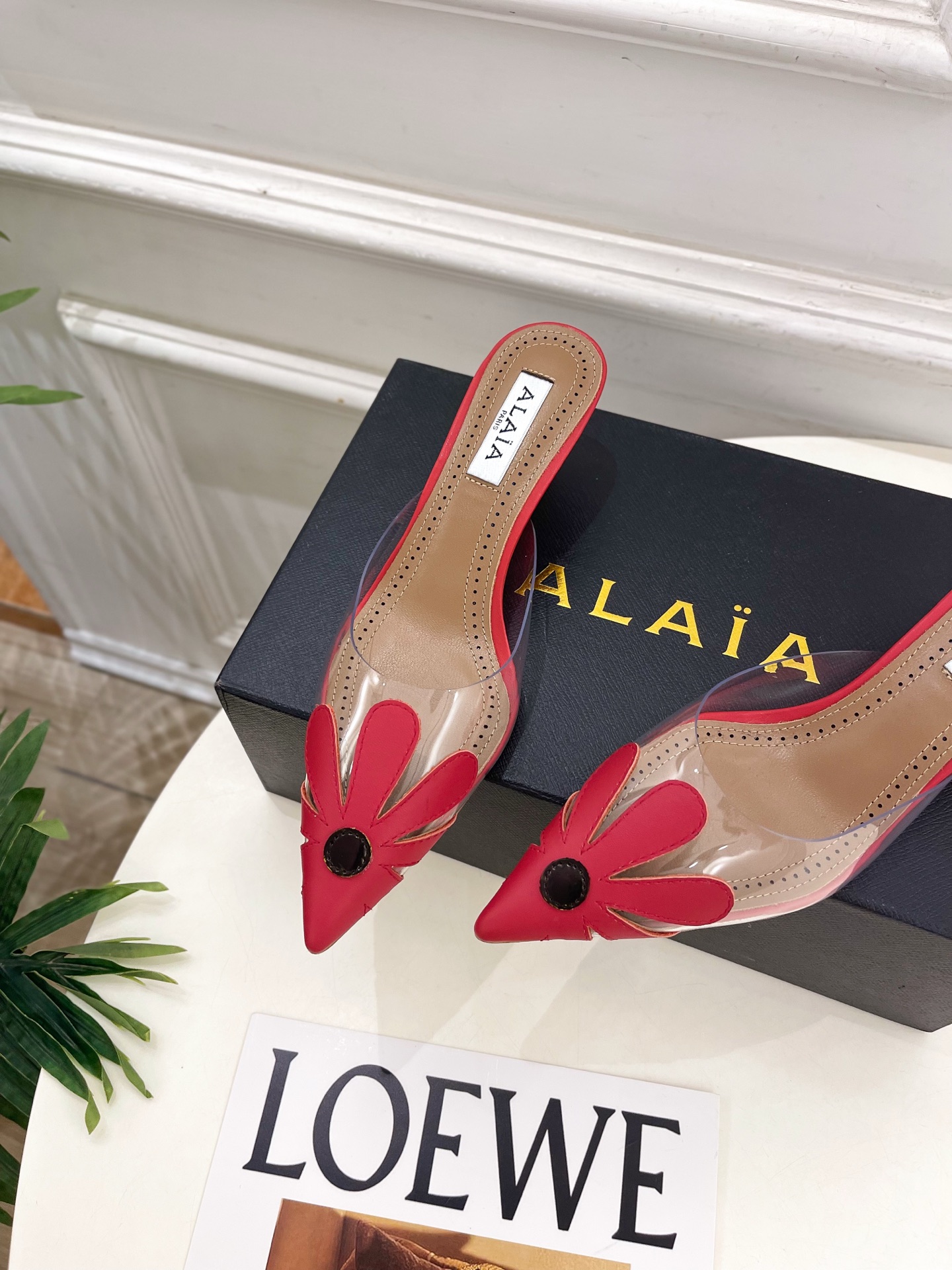 ALAÏA 阿莱亚26𝐬𝐬  2026春夏新品 秀场同款 BLOOM尖头胶片花朵猫跟穆勒鞋———————