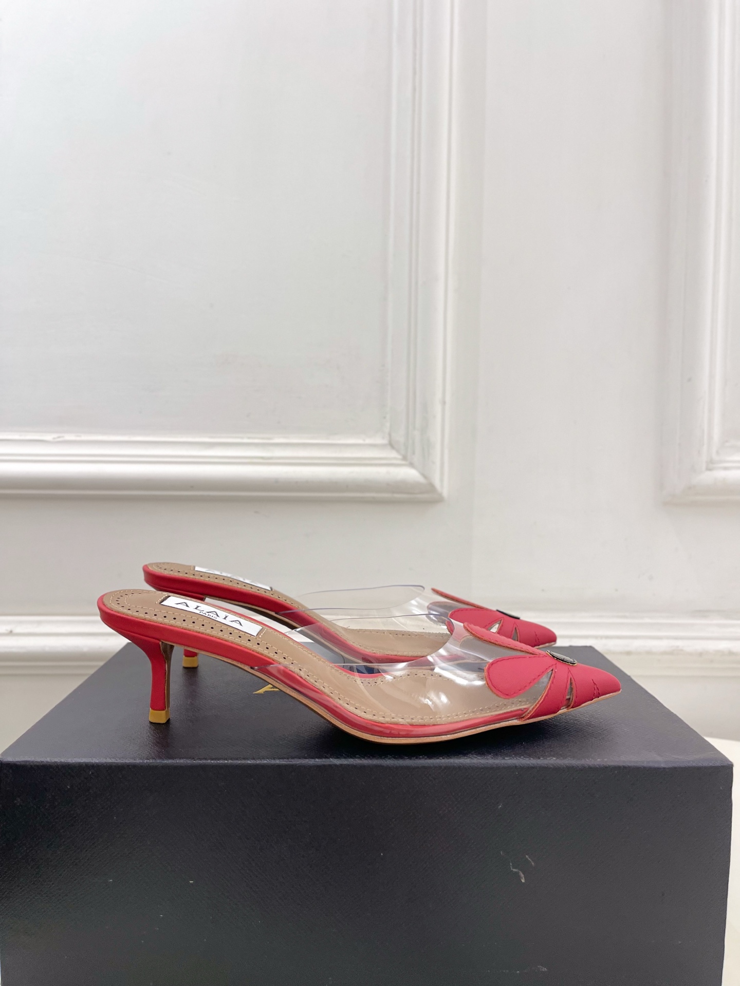 ALAÏA 阿莱亚26𝐬𝐬  2026春夏新品 秀场同款 BLOOM尖头胶片花朵猫跟穆勒鞋———————