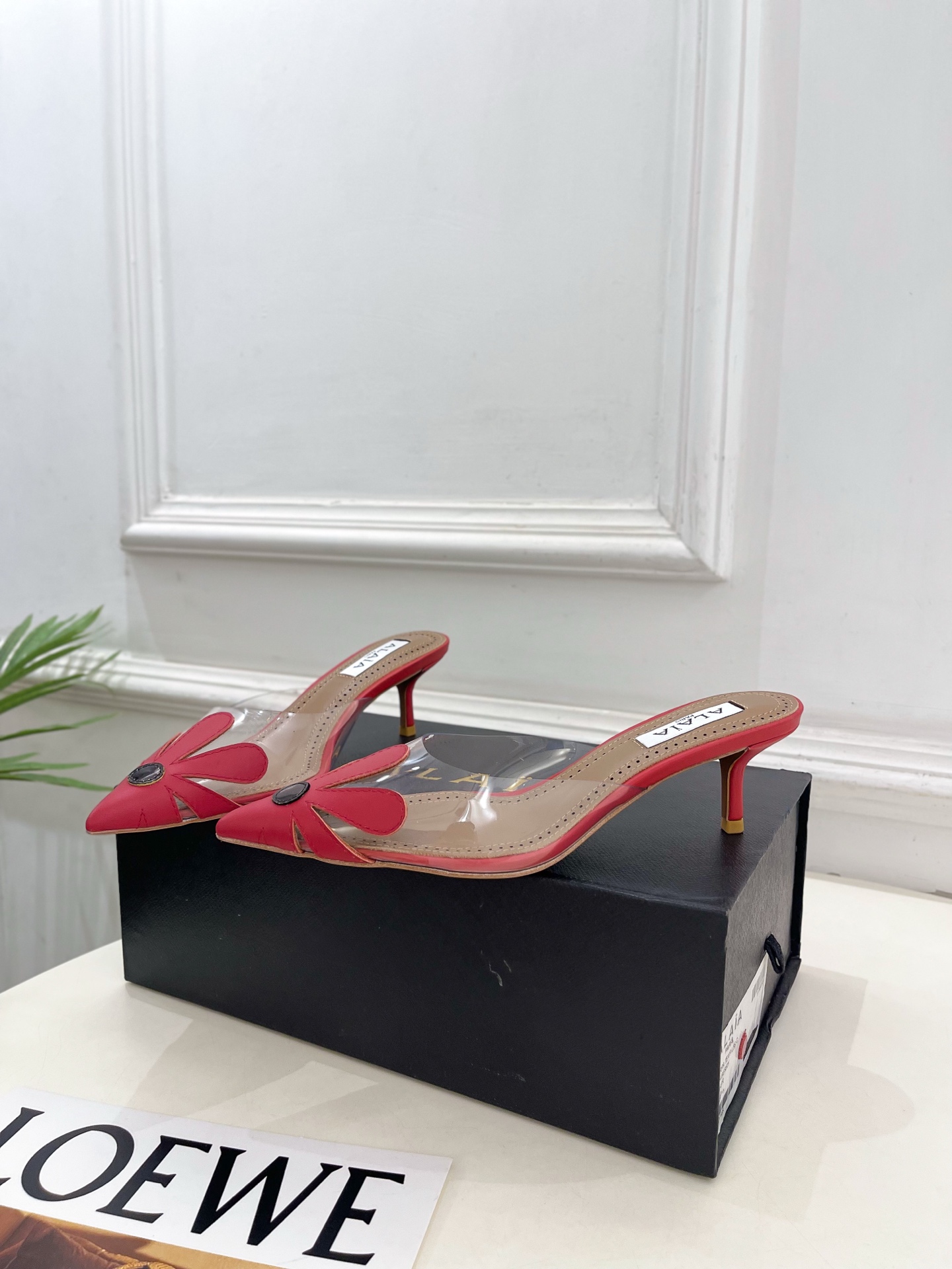 ALAÏA 阿莱亚26𝐬𝐬  2026春夏新品 秀场同款 BLOOM尖头胶片花朵猫跟穆勒鞋———————
