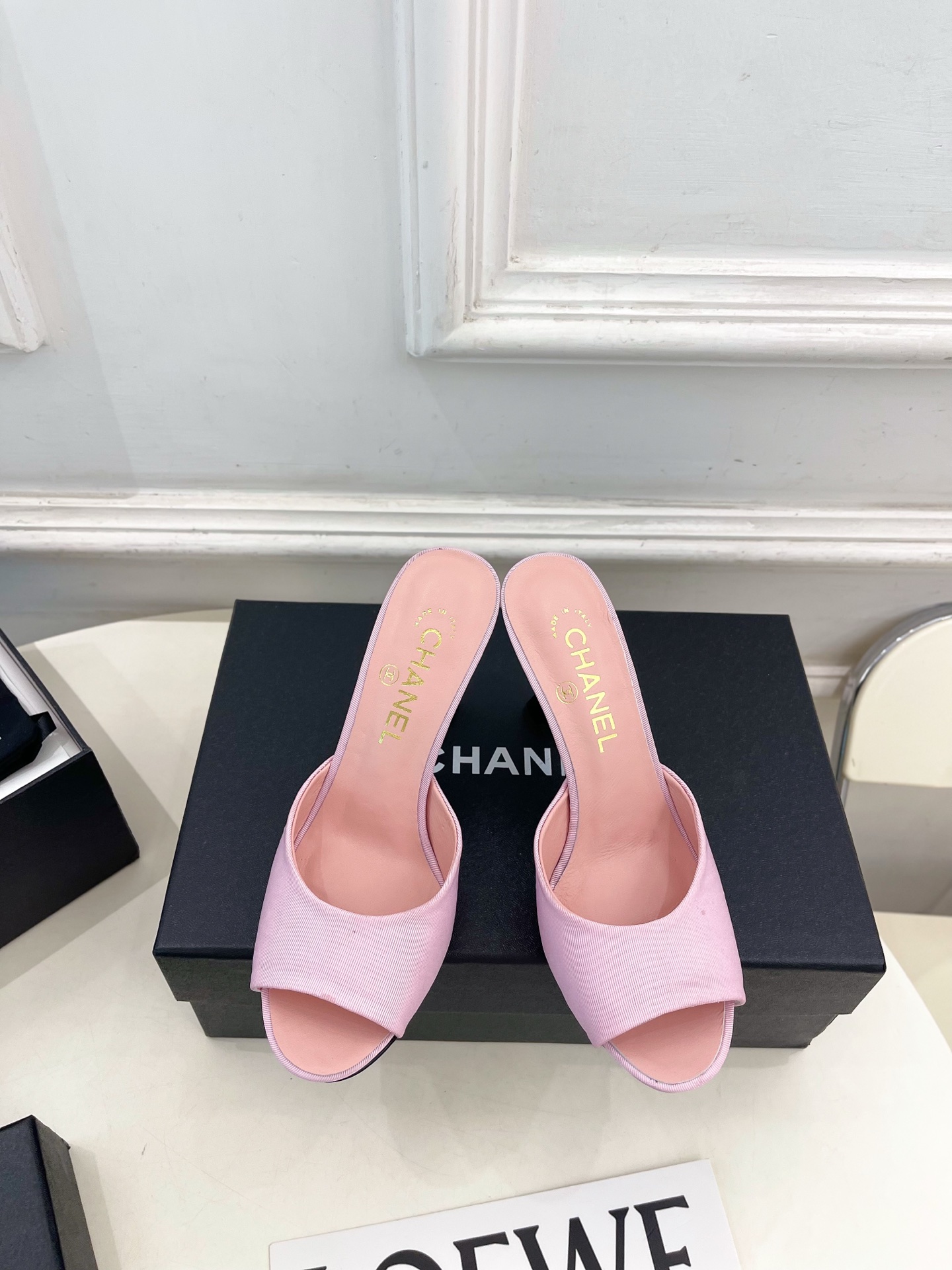 𝐂𝐇𝐀𝐍𝐄𝐋  | 小香  26𝐬𝐬 🦋2026 春夏新品  专柜经典走秀款 小香双C拼色平底玛丽珍鞋 