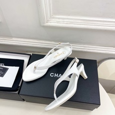 𝐂𝐇𝐀𝐍𝐄𝐋 | 小香 26𝐬𝐬 🦋2026 春夏新品 专柜经典走秀款 小香双C夹脚粗跟凉鞋 系列 𝐂𝐇𝐀𝐍𝐄𝐋 | 小香 26𝐬𝐬 🦋2026 春夏新品 专柜经典走秀款 小香双C夹脚粗跟凉鞋 系列