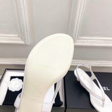 𝐂𝐇𝐀𝐍𝐄𝐋 | 小香 26𝐬𝐬 🦋2026 春夏新品 专柜经典走秀款 小香双C夹脚粗跟凉鞋 系列 𝐂𝐇𝐀𝐍𝐄𝐋 | 小香 26𝐬𝐬 🦋2026 春夏新品 专柜经典走秀款 小香双C夹脚粗跟凉鞋 系列
