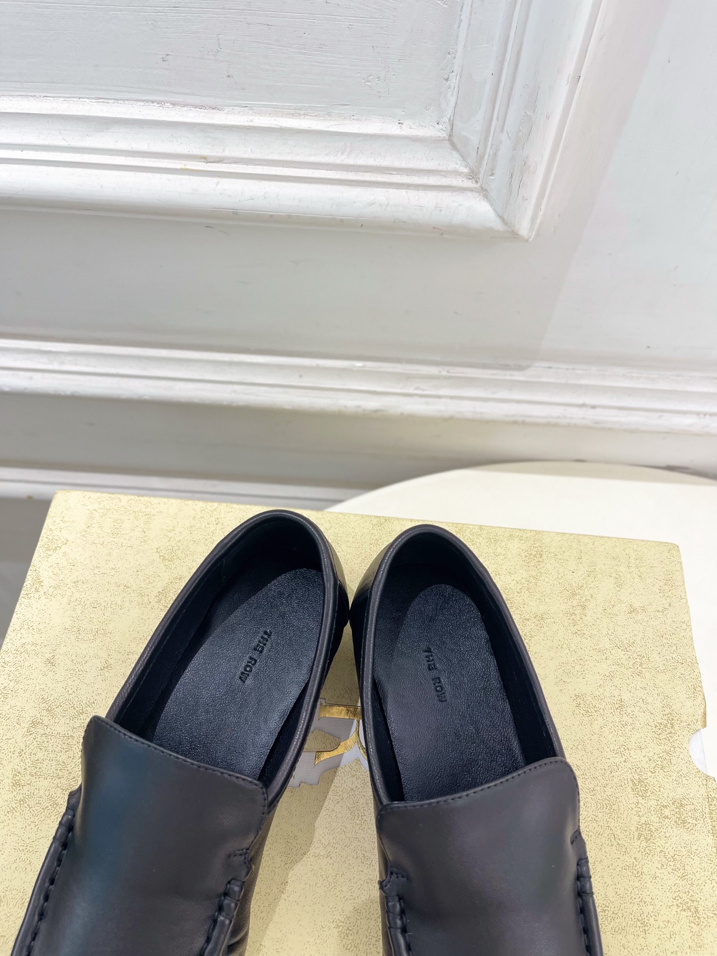 The row 2026春夏新品 复古褶皱一脚蹬乐福鞋—————————作为这两年最受欢迎的设计师牌,设 The row 2026春夏新品 复古褶皱一脚蹬乐福鞋—————————作为这两年最受欢迎的设计师牌,设
