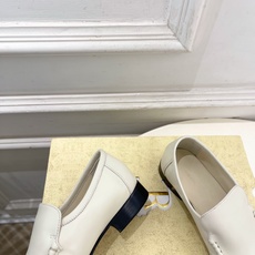 The row 2026春夏新品 复古褶皱一脚蹬乐福鞋—————————作为这两年最受欢迎的设计师牌,设 The row 2026春夏新品 复古褶皱一脚蹬乐福鞋—————————作为这两年最受欢迎的设计师牌,设