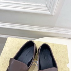 The row 2026春夏新品 复古褶皱一脚蹬乐福鞋—————————作为这两年最受欢迎的设计师牌,设 The row 2026春夏新品 复古褶皱一脚蹬乐福鞋—————————作为这两年最受欢迎的设计师牌,设