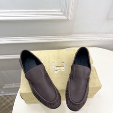 The row 2026春夏新品 复古褶皱一脚蹬乐福鞋—————————作为这两年最受欢迎的设计师牌,设 The row 2026春夏新品 复古褶皱一脚蹬乐福鞋—————————作为这两年最受欢迎的设计师牌,设