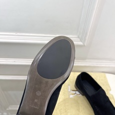 The row 2026春夏新品 复古褶皱一脚蹬乐福鞋—————————作为这两年最受欢迎的设计师牌,设 The row 2026春夏新品 复古褶皱一脚蹬乐福鞋—————————作为这两年最受欢迎的设计师牌,设