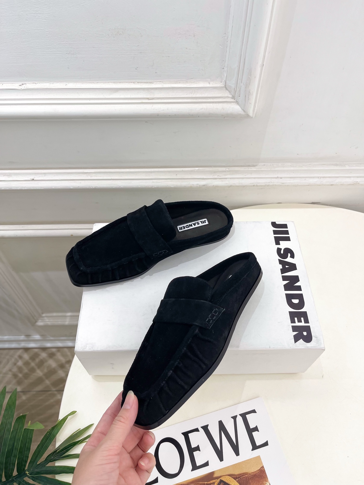 Jil Sander(吉尔·桑达）2026 春夏新品 JD极简褶皱方头平底半拖鞋————————JS作为