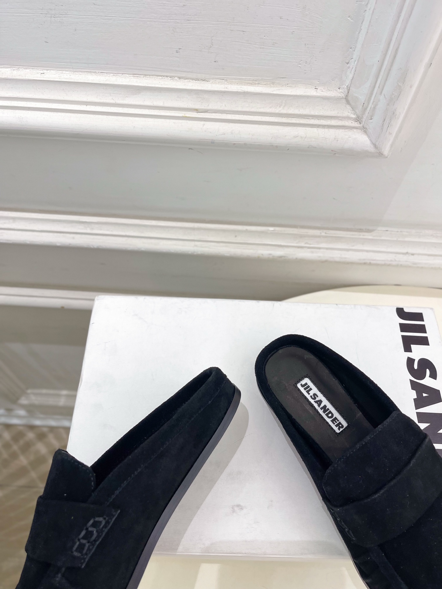 Jil Sander(吉尔·桑达）2026 春夏新品 JD极简褶皱方头平底半拖鞋————————JS作为