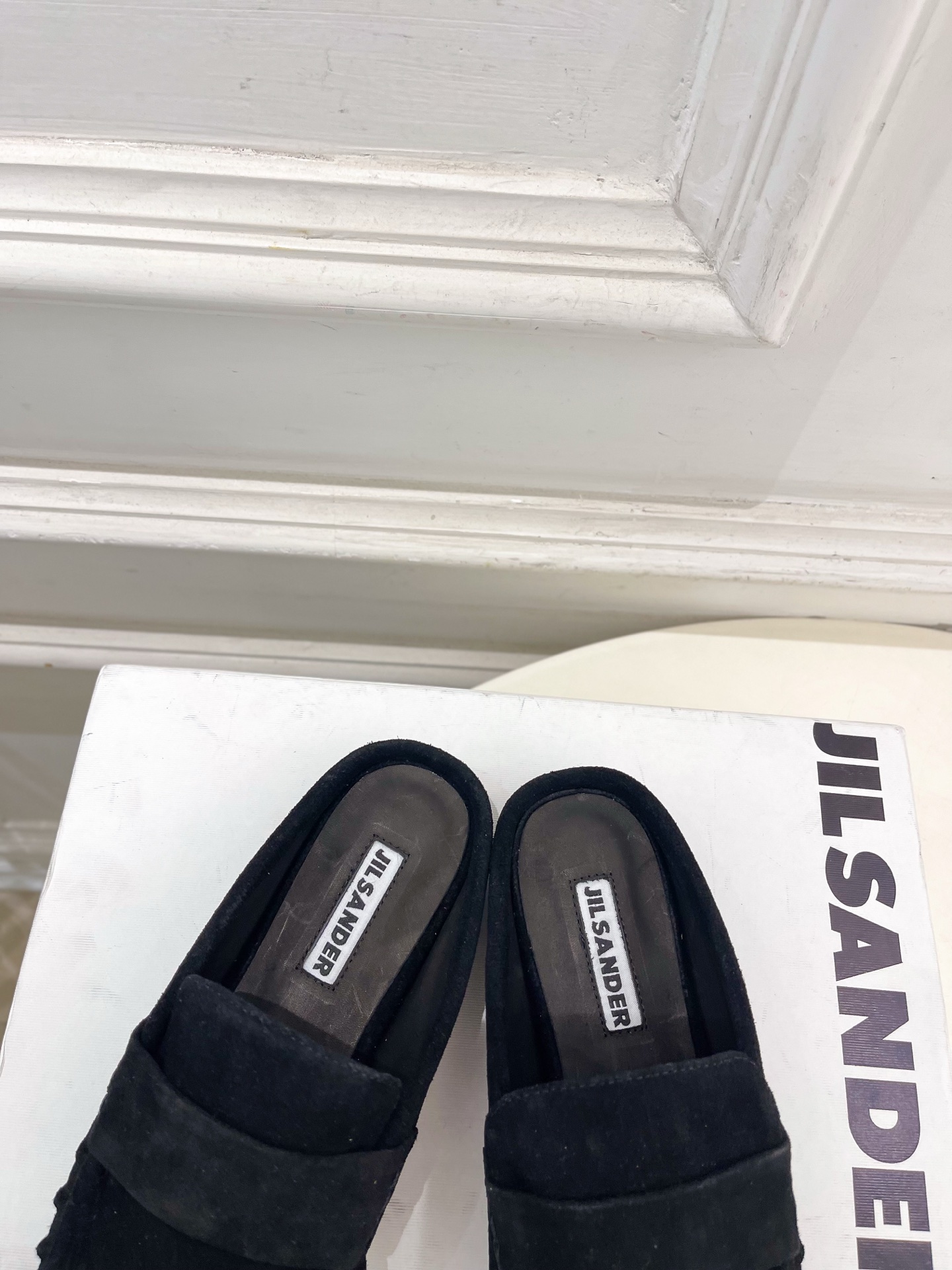 Jil Sander(吉尔·桑达）2026 春夏新品 JD极简褶皱方头平底半拖鞋————————JS作为
