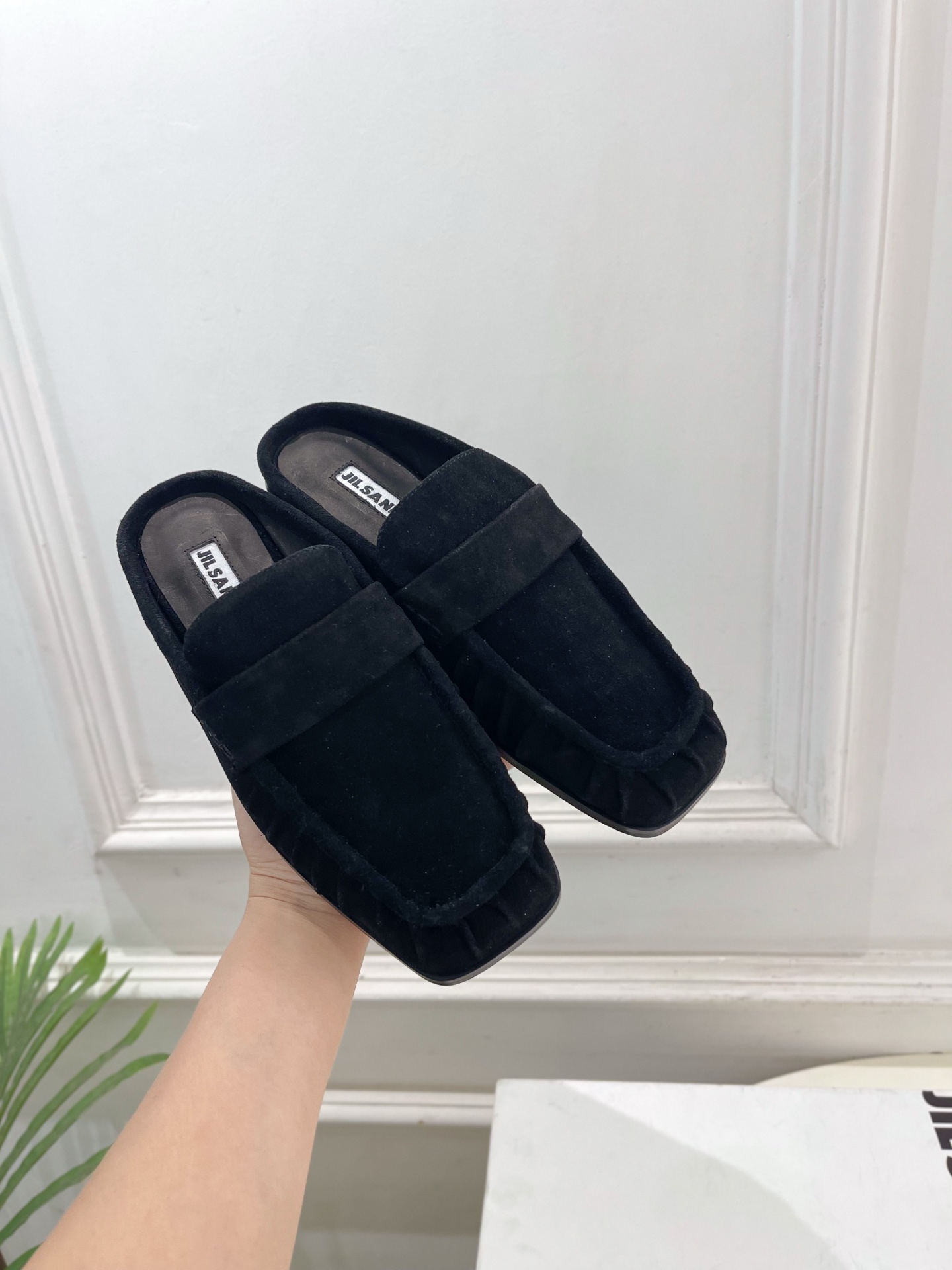 Jil Sander(吉尔·桑达）2026 春夏新品 JD极简褶皱方头平底半拖鞋————————JS作为