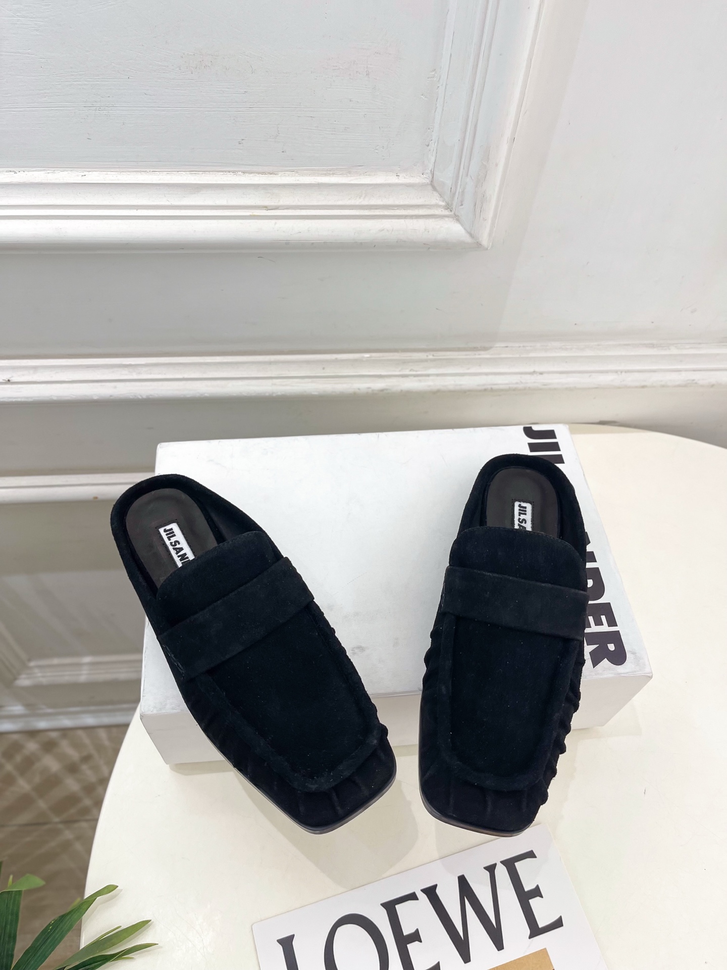 Jil Sander(吉尔·桑达）2026 春夏新品 JD极简褶皱方头平底半拖鞋————————JS作为
