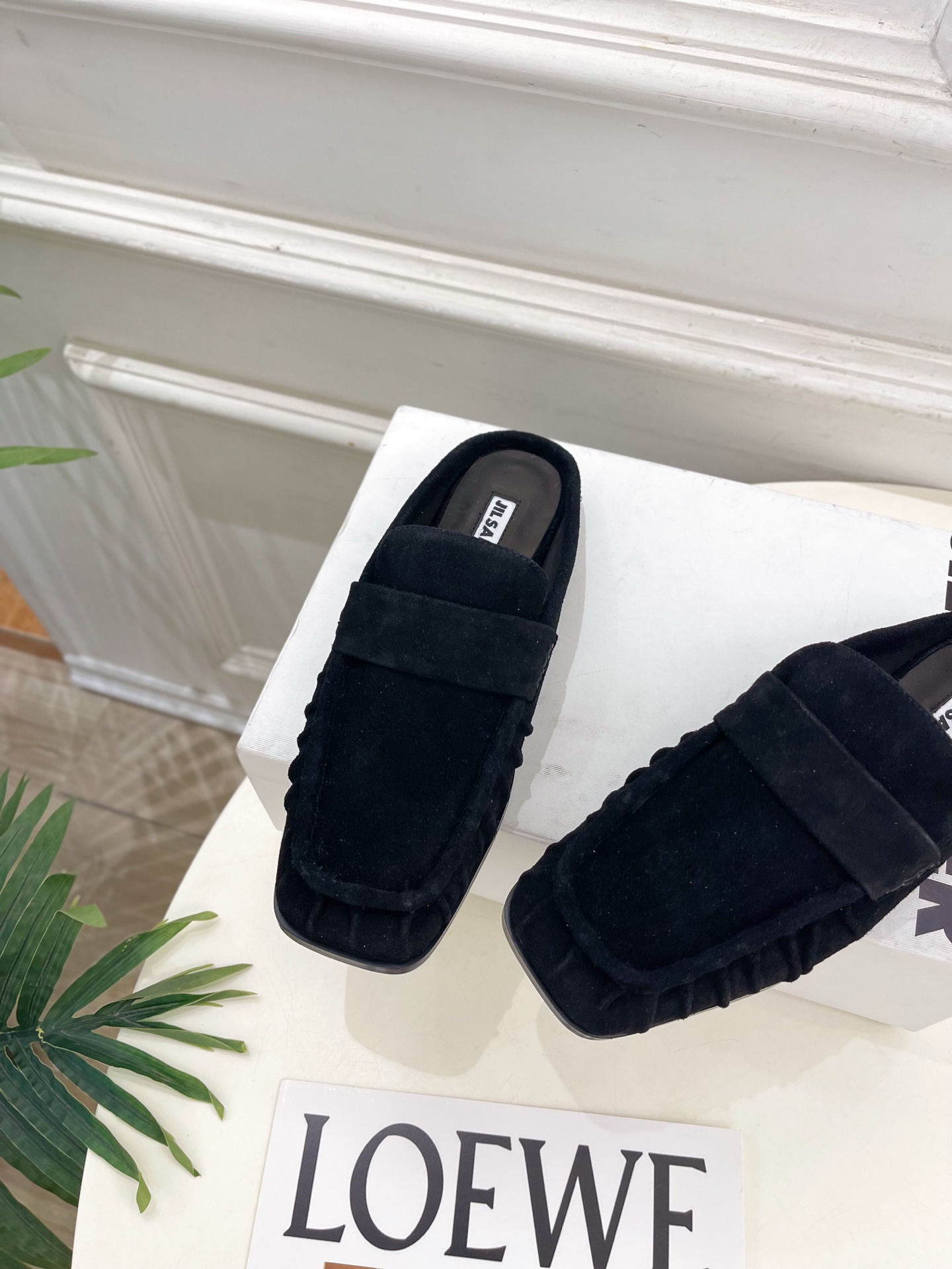Jil Sander(吉尔·桑达）2026 春夏新品 JD极简褶皱方头平底半拖鞋————————JS作为