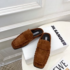 Jil Sander(吉尔·桑达)2026 春夏新品 JD极简褶皱方头平底半拖鞋————————JS作为 Jil Sander(吉尔·桑达)2026 春夏新品 JD极简褶皱方头平底半拖鞋————————JS作为