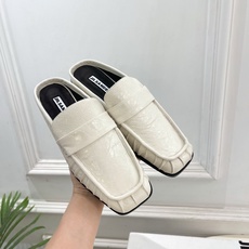 Jil Sander(吉尔·桑达)2026 春夏新品 JD极简褶皱方头平底半拖鞋————————JS作为 Jil Sander(吉尔·桑达)2026 春夏新品 JD极简褶皱方头平底半拖鞋————————JS作为