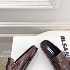 Jil Sander(吉尔·桑达)2026 春夏新品 JD极简褶皱方头平底半拖鞋————————JS作为 Jil Sander(吉尔·桑达)2026 春夏新品 JD极简褶皱方头平底半拖鞋————————JS作为