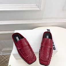 Jil Sander(吉尔·桑达)2026 春夏新品 JD极简褶皱方头平底半拖鞋————————JS作为 Jil Sander(吉尔·桑达)2026 春夏新品 JD极简褶皱方头平底半拖鞋————————JS作为
