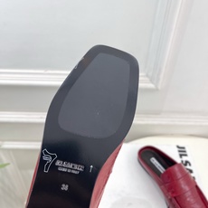Jil Sander(吉尔·桑达)2026 春夏新品 JD极简褶皱方头平底半拖鞋————————JS作为 Jil Sander(吉尔·桑达)2026 春夏新品 JD极简褶皱方头平底半拖鞋————————JS作为