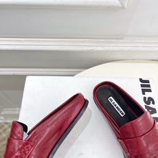 Jil Sander(吉尔·桑达)2026 春夏新品 JD极简褶皱方头平底半拖鞋————————JS作为 Jil Sander(吉尔·桑达)2026 春夏新品 JD极简褶皱方头平底半拖鞋————————JS作为