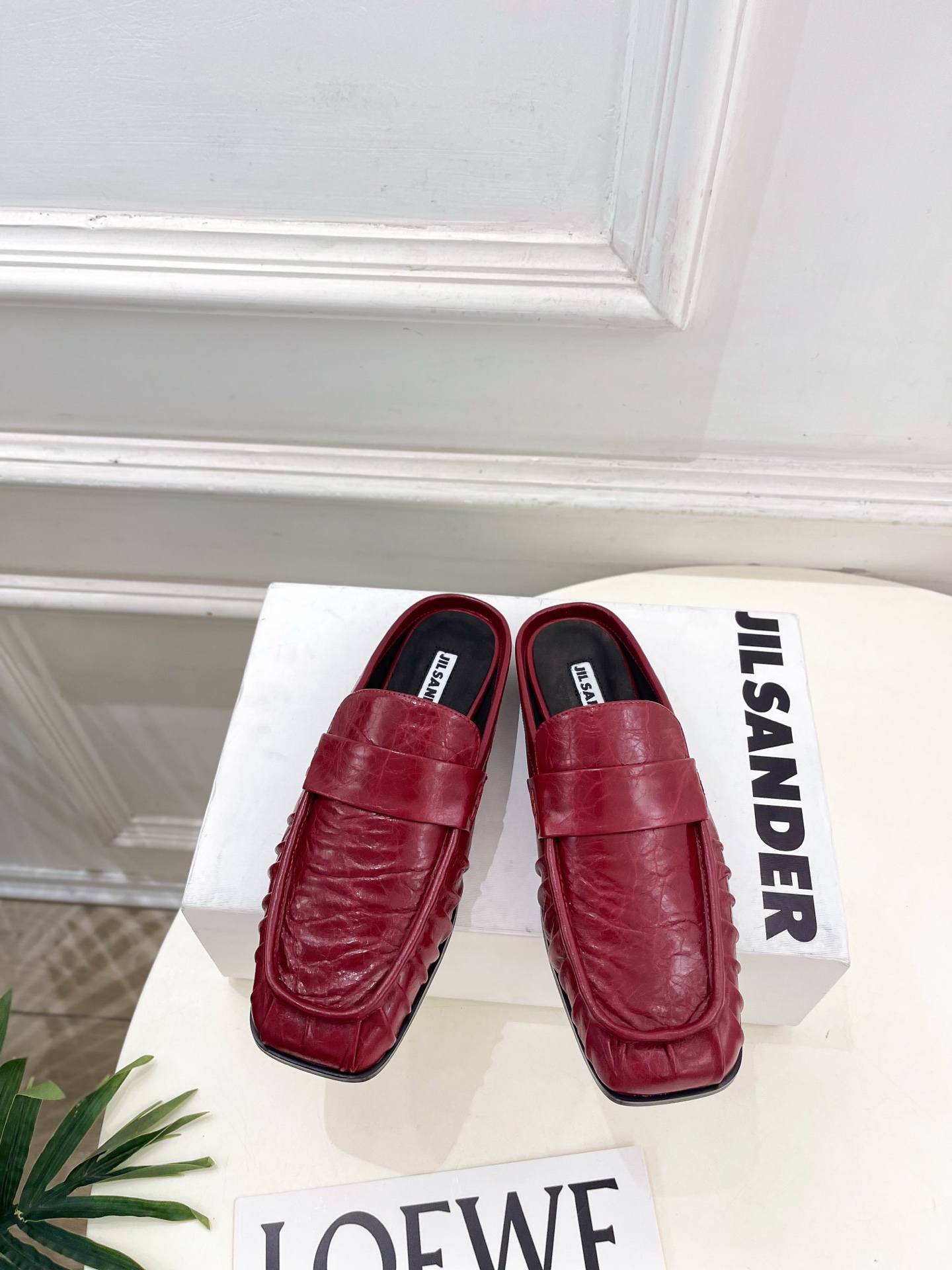 Jil Sander(吉尔·桑达）2026 春夏新品 JD极简褶皱方头平底半拖鞋————————JS作为